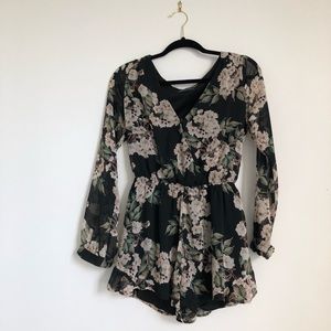 Long sleeve Nordstrom Romper Floral Print on Black Fabric Sexy Cute Extra Small